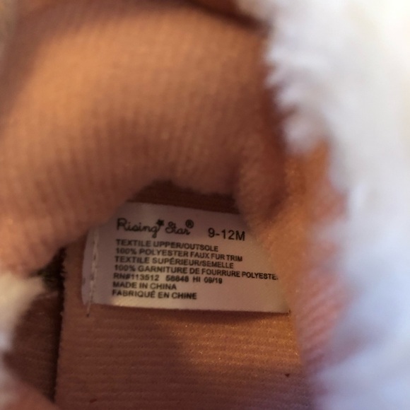 🎉3 For 15$🎉 Pink And White Fluffy Fur Boots Size 9-12 Months - Picture 5 of 5